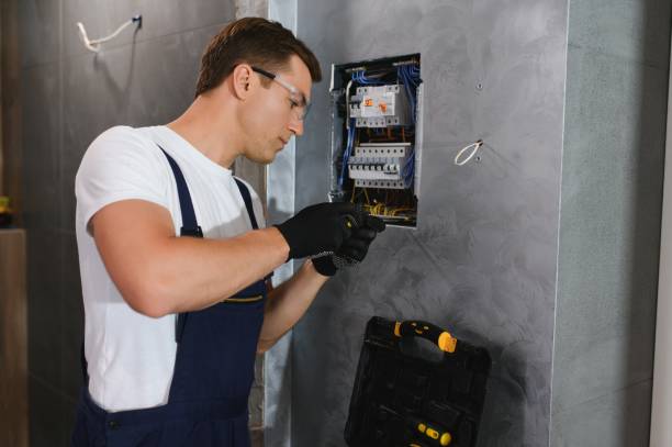 Best Emergency Electrical Repair  in Coralville, IA